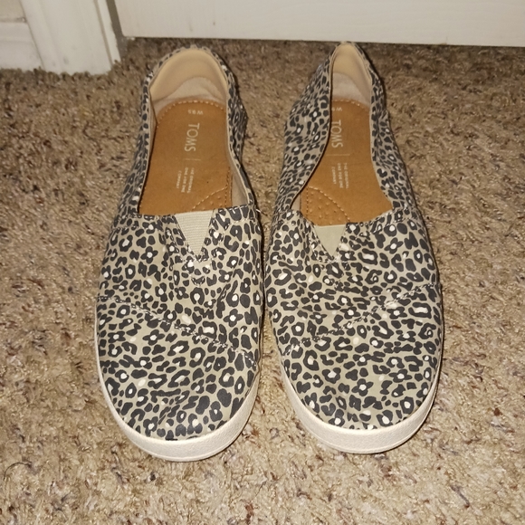 Toms 9.5 Leopard Print Canvas Shoes - Picture 1 of 5